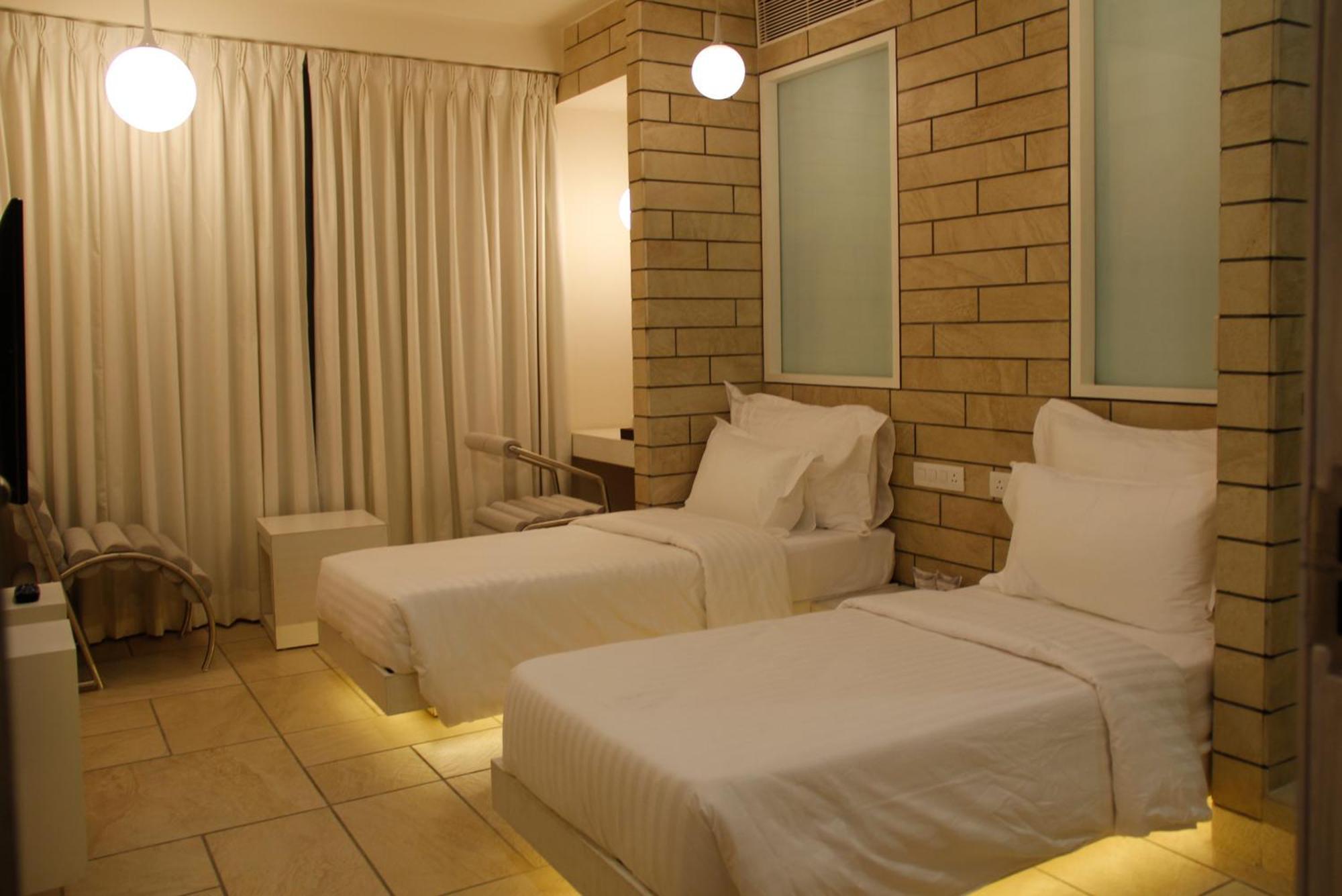 Hotel El Dorado Ahmedabad Exterior photo