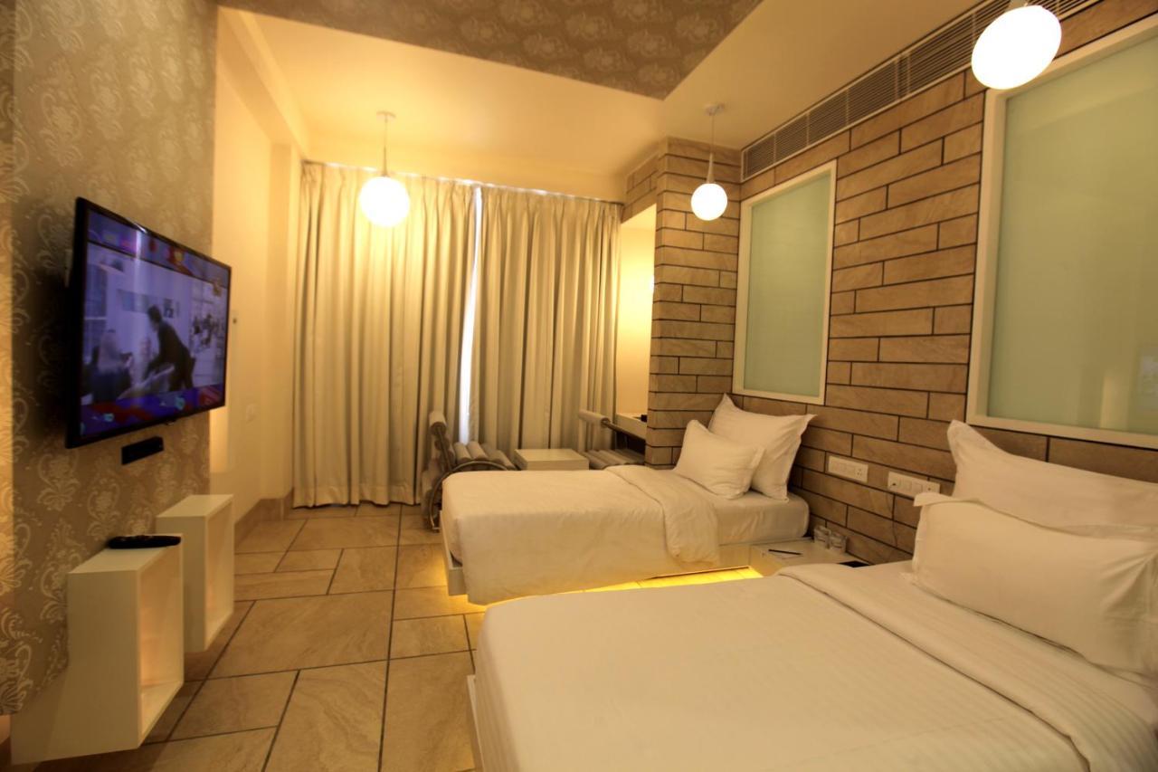 Hotel El Dorado Ahmedabad Exterior photo