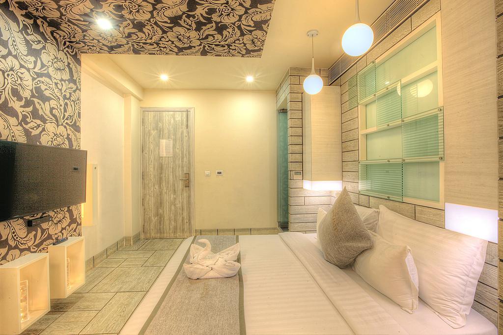 Hotel El Dorado Ahmedabad Exterior photo