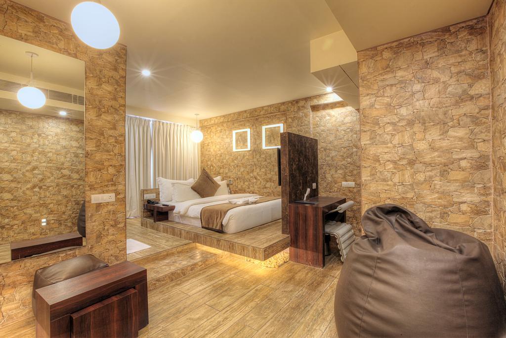 Hotel El Dorado Ahmedabad Exterior photo